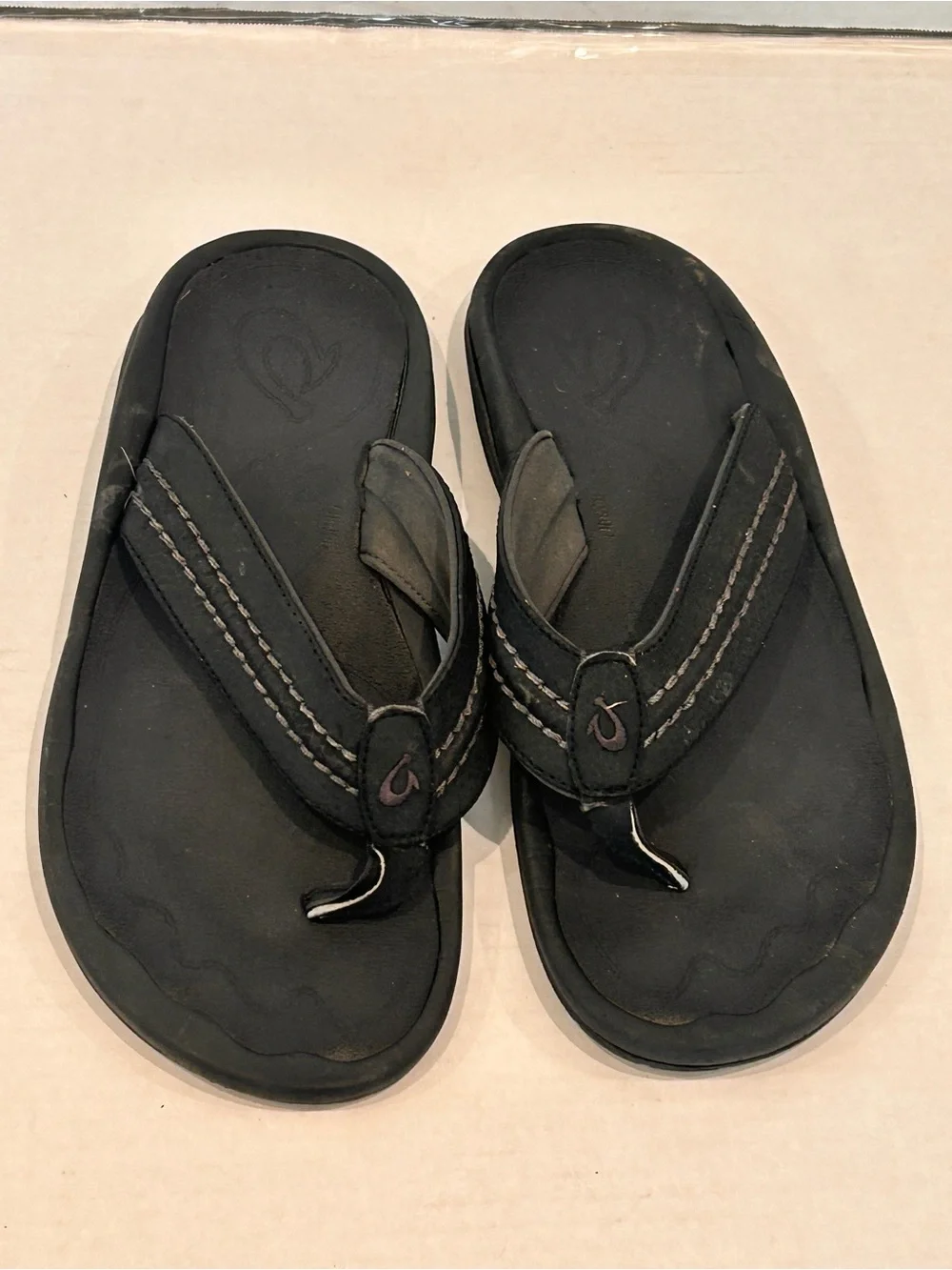 OluKai Hokua Men’s Black Comfort Flip Flop Sandals Beach Thong Slides size 10